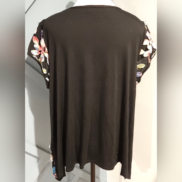 Karen Kane floral blouse - Picture 7 of 8